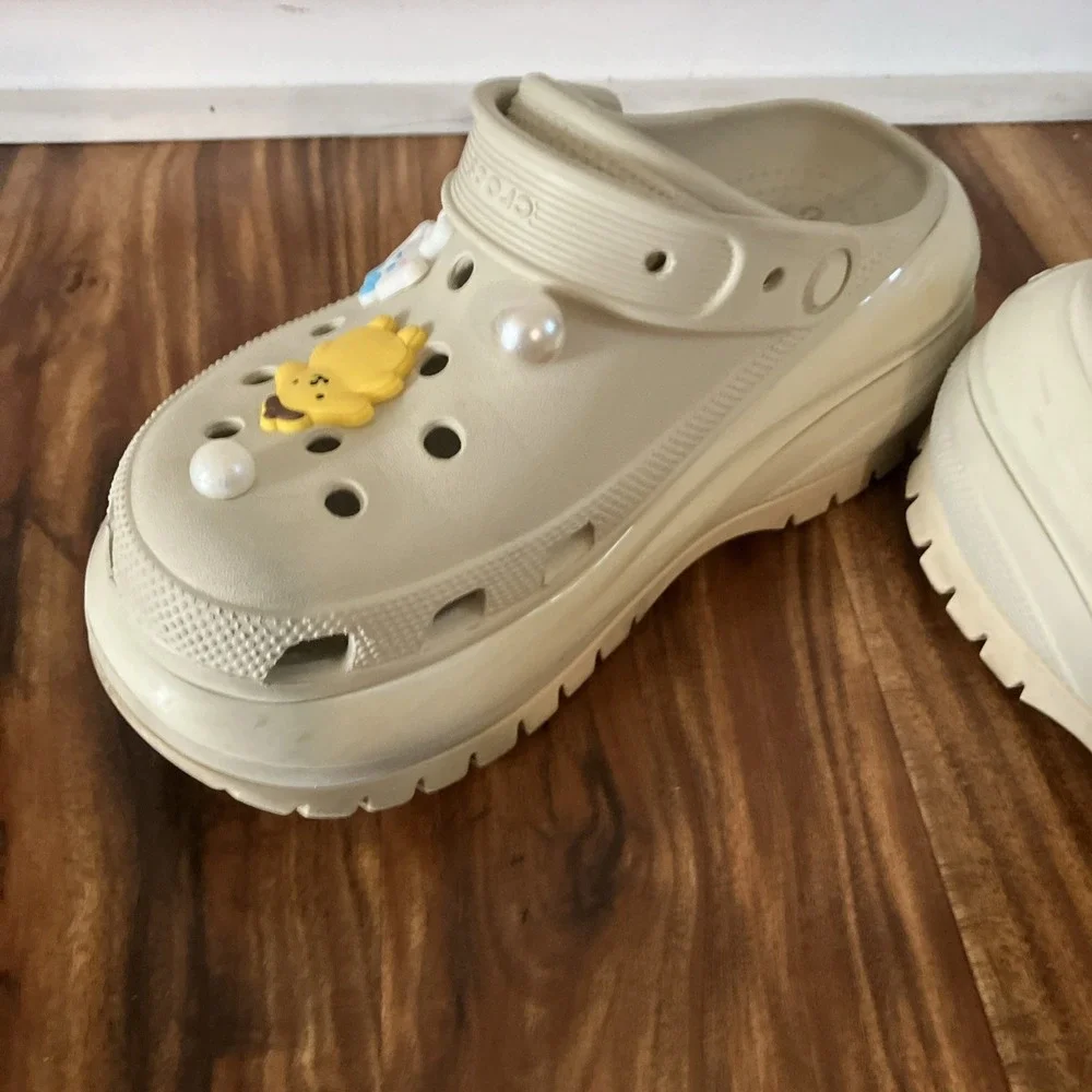 Crocs Platform Men's 5  Women's 7 Classic Stomp Clog Chalk/Ivory With Charms